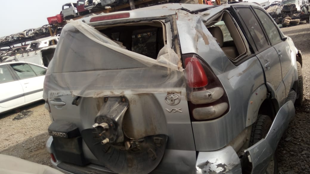  Toyota LAND CRUISER 2004    EN DESARME